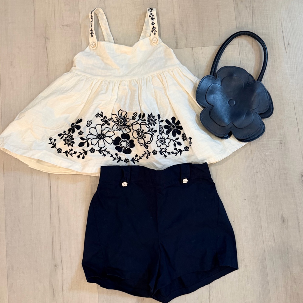 Sigrid Olsen Cream Floral Top and Navy Short Set with Navy Purse‎